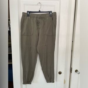 Thread & Supply size small green joggers